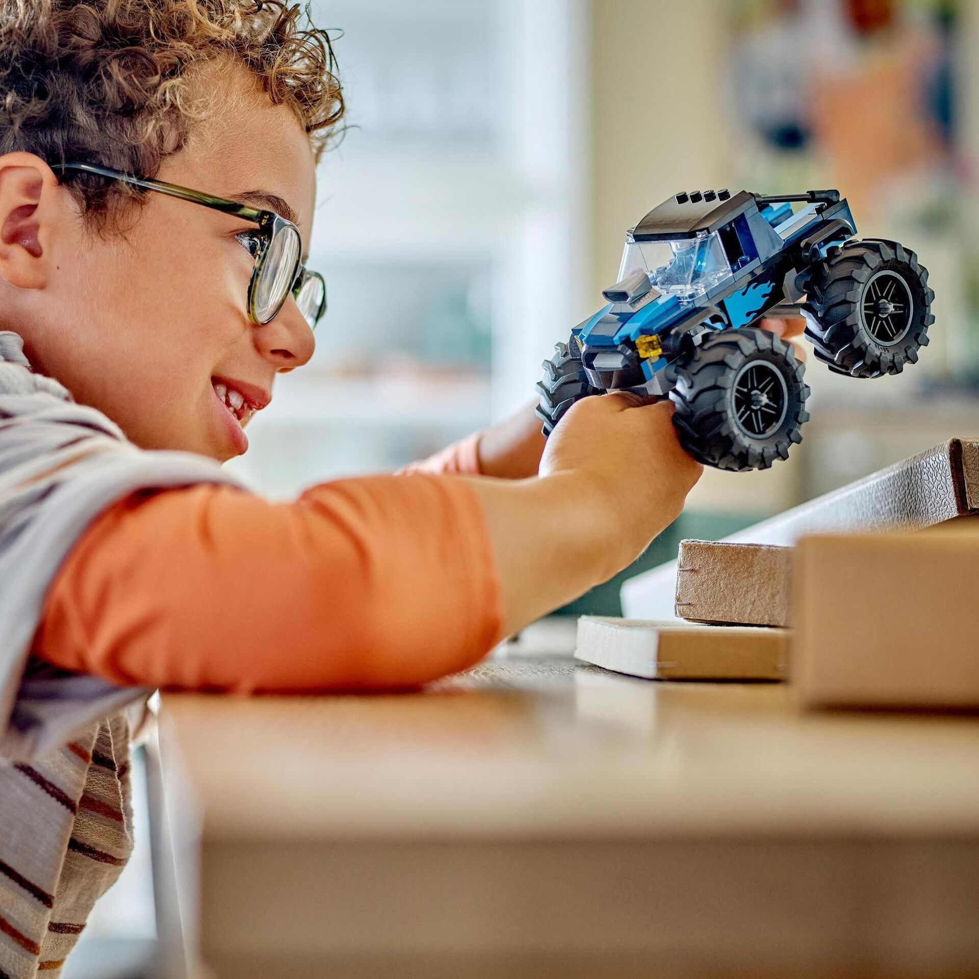 City Blauer Monstertruck