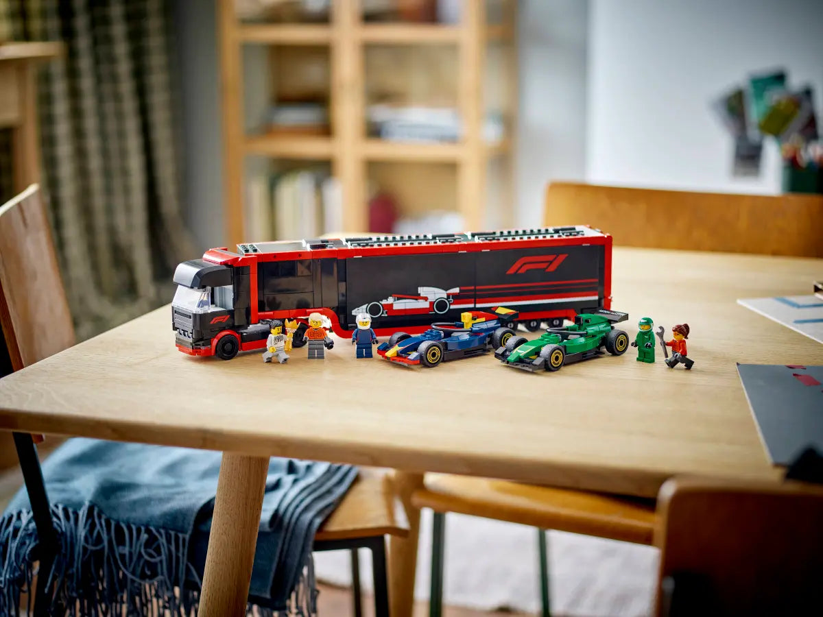 City F1 Transporter mit RB20 & AMR24