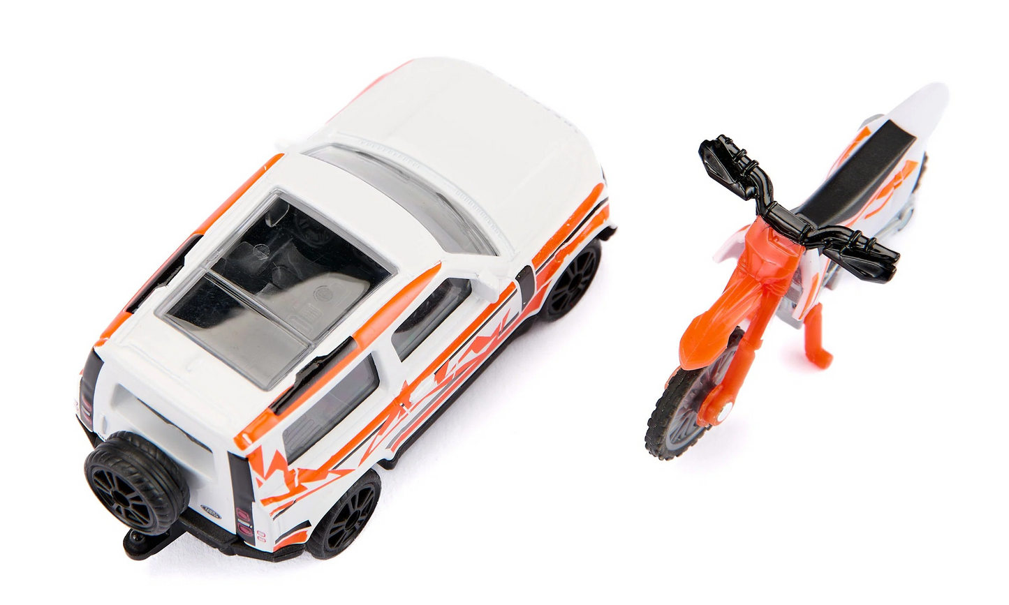 Land Rover Defender mit KTM Motorrad
