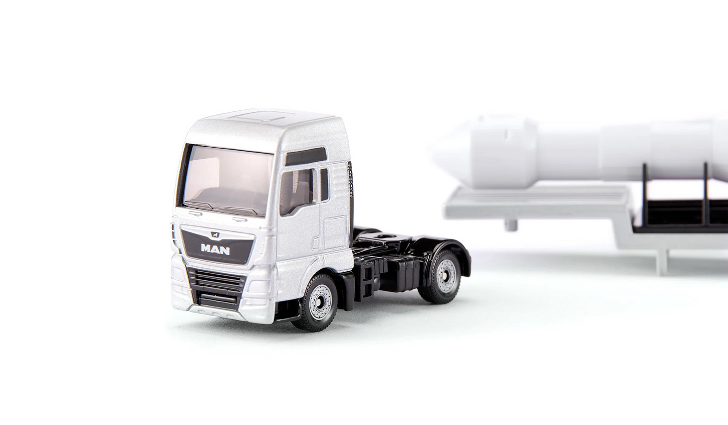 MAN LKW mit ESA Rakete