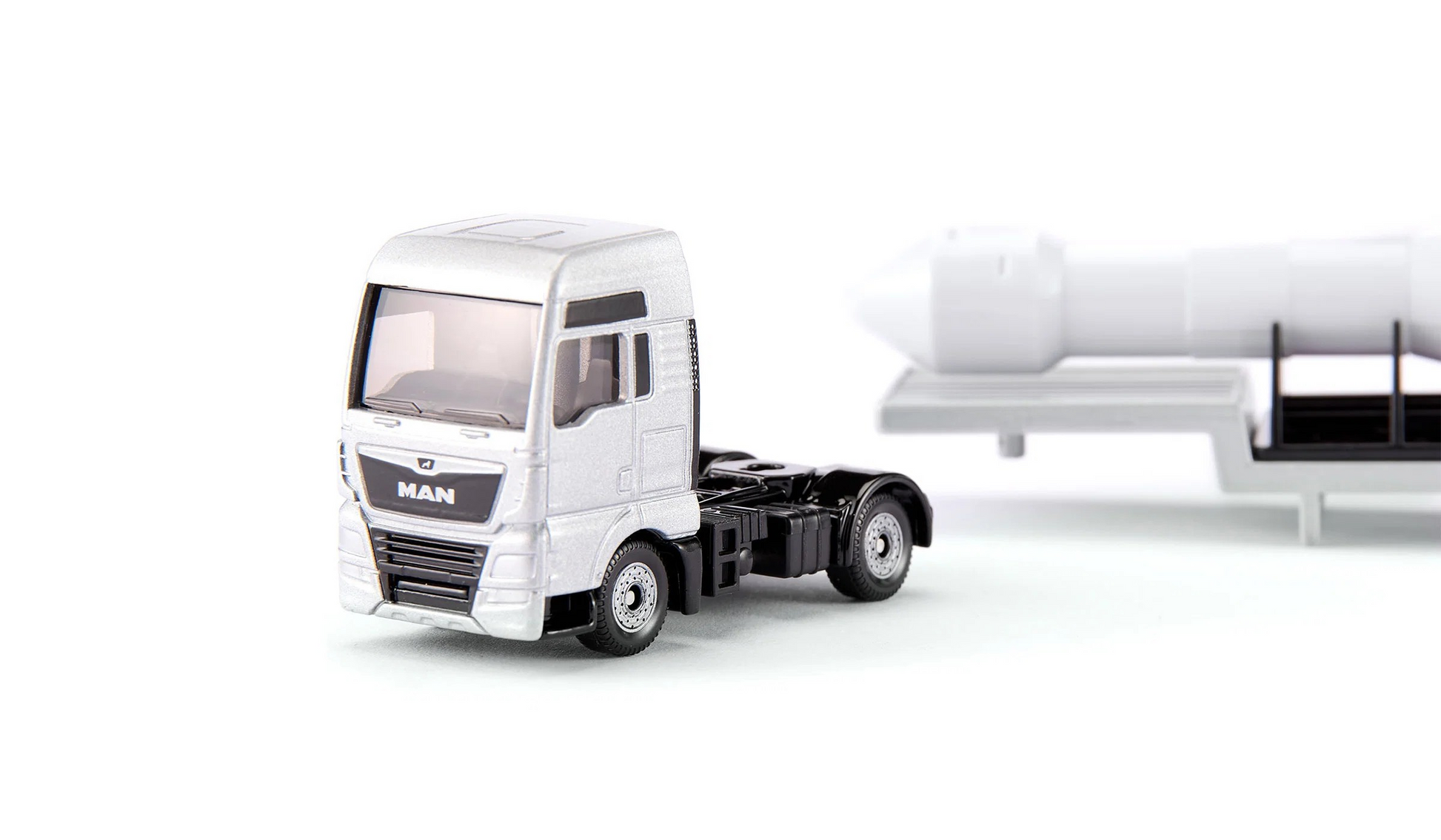 MAN LKW mit ESA Rakete