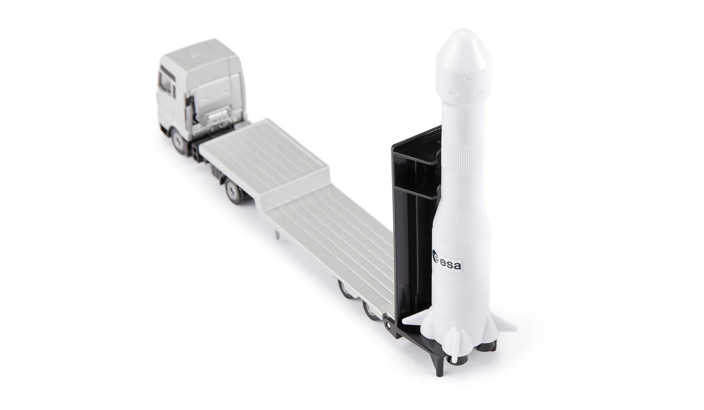 MAN LKW mit ESA Rakete