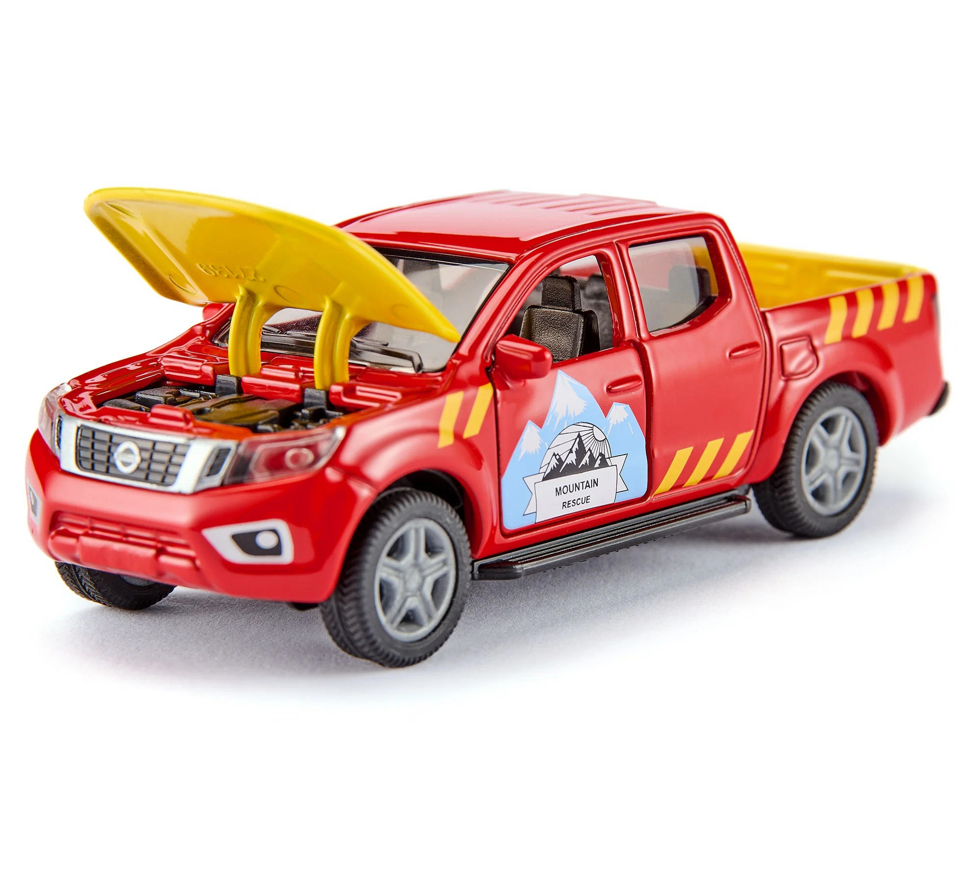 Nissan Navara mit Helikopter