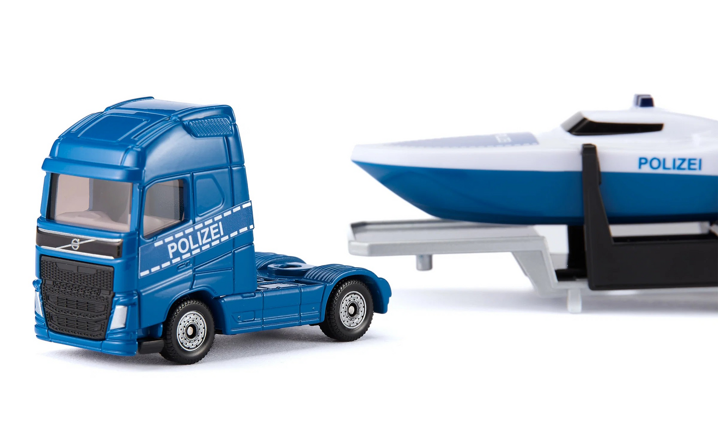 Volvo LKW mit Boot